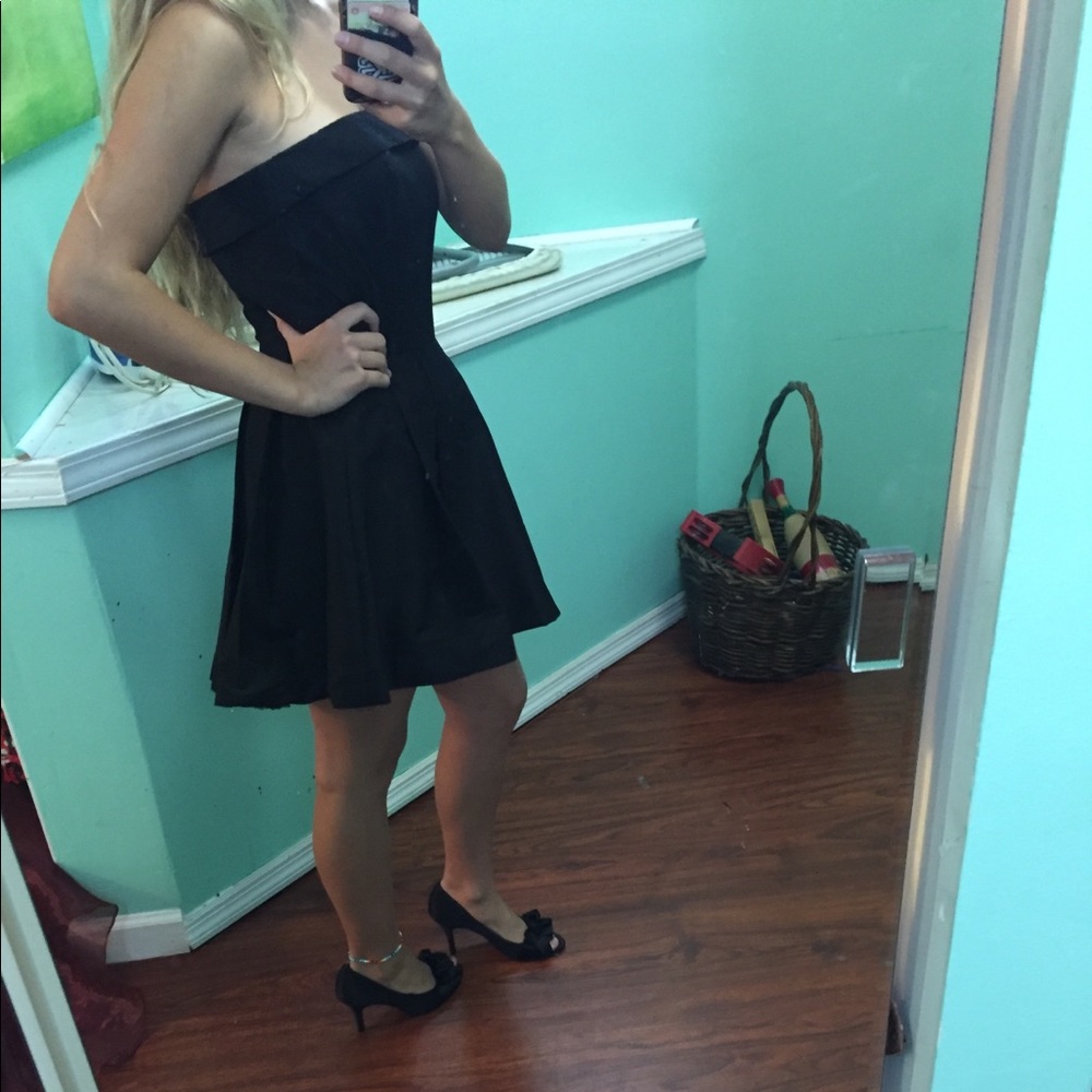 Black house white market dress Black